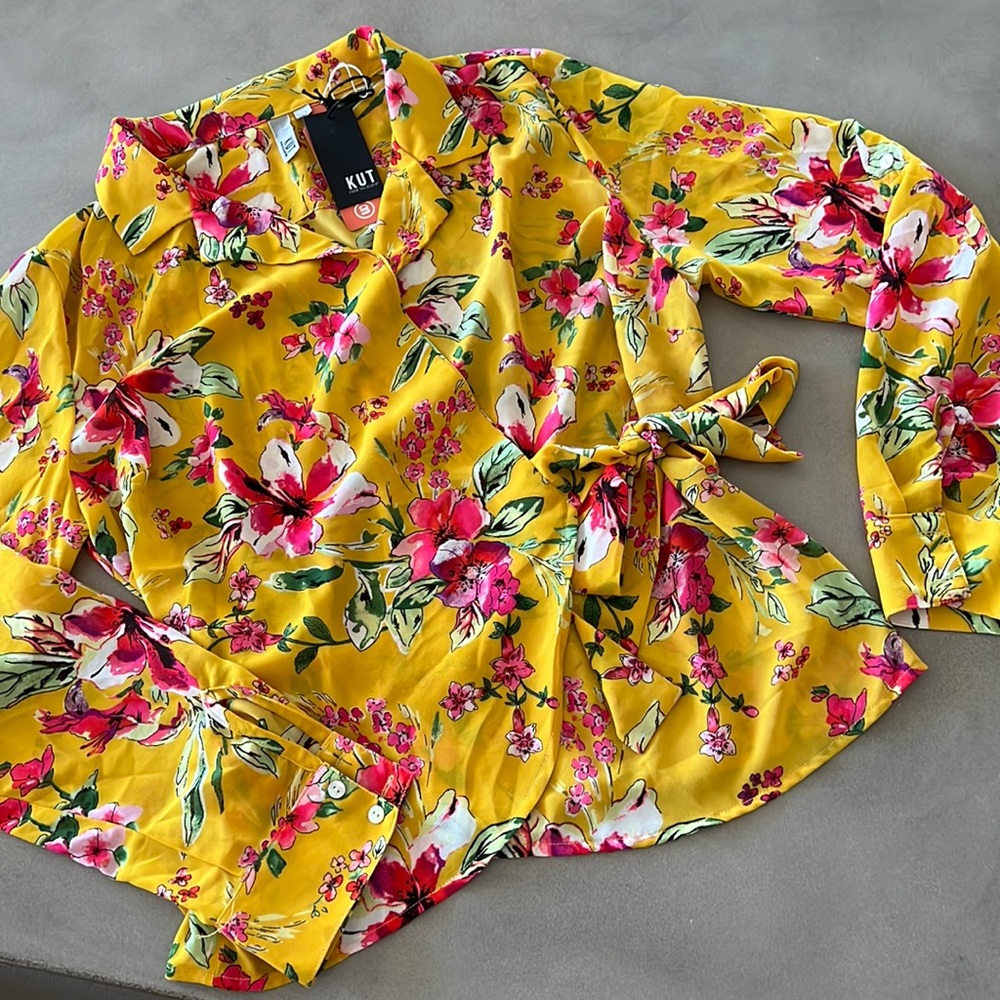 Kut from the Kloth size XL floral blouse.